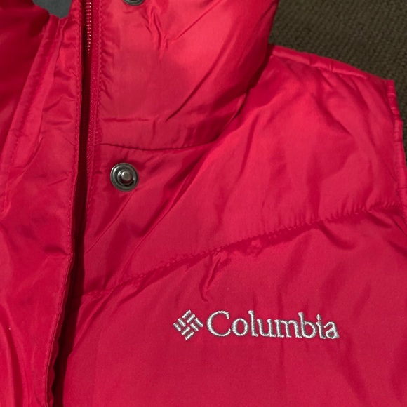 Columbia Vest. Red classic Columbia quality.